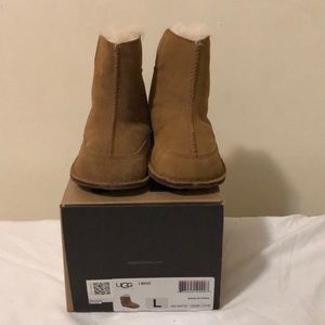 Baby / toddler Uggs size L 6/7